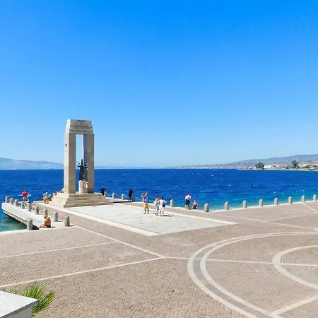 2 Bedroom Stunning Apartment In Reggio Calabria * 레조디칼라브리아