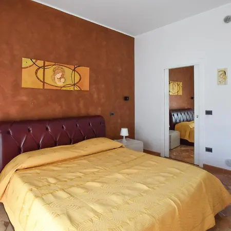 2 Bedroom Stunning Apartment In Reggio Calabria 레조디칼라브리아