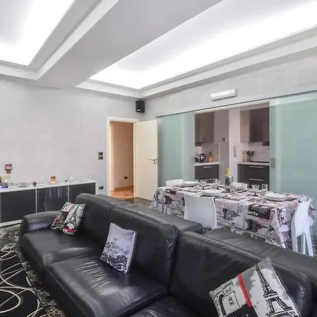 2 Bedroom Stunning Apartment In Reggio Calabria 아파트 *