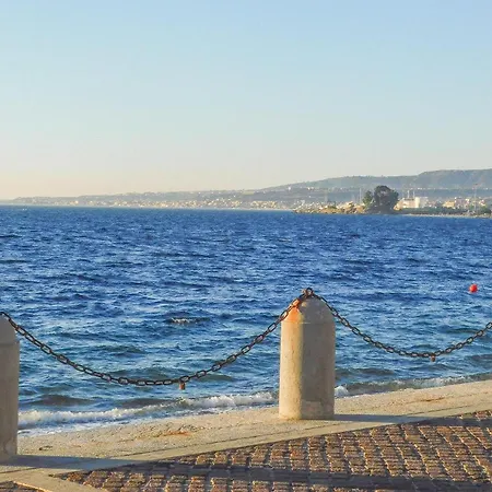 2 Bedroom Stunning Apartment In Reggio Calabria * 레조디칼라브리아
